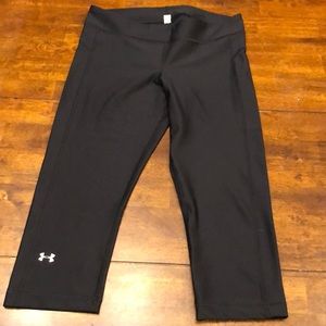Under Armour black crops